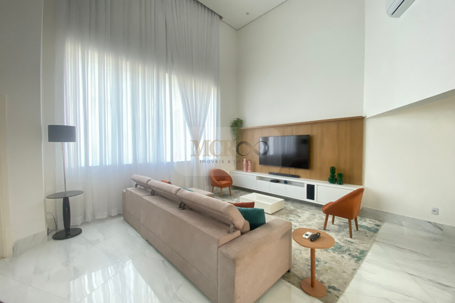 Sobrado em Condomínio com piscina - Vila do Sol Valinhos - SP