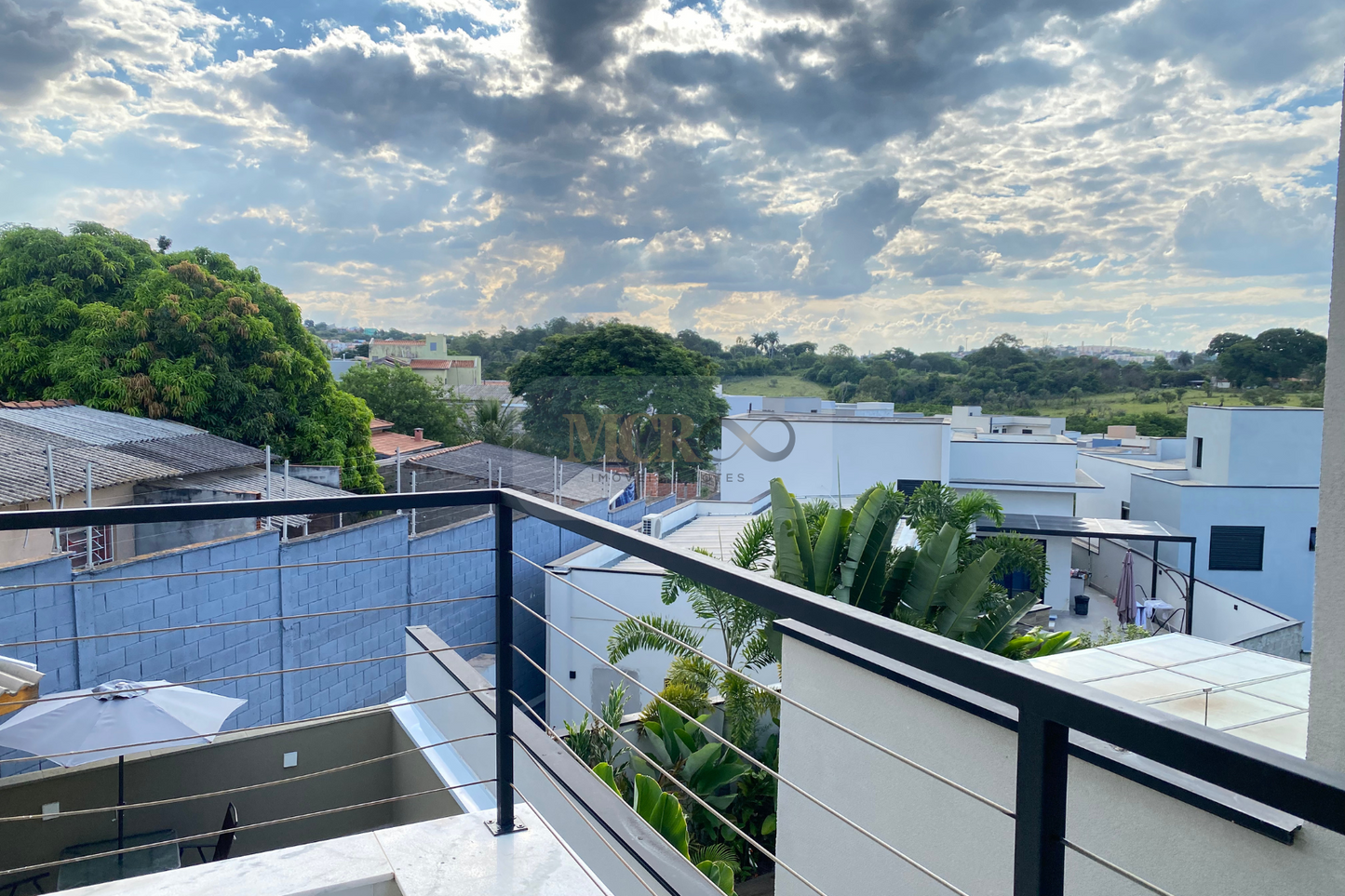 Sobrado em Condomínio com piscina - Vila do Sol Valinhos - SP