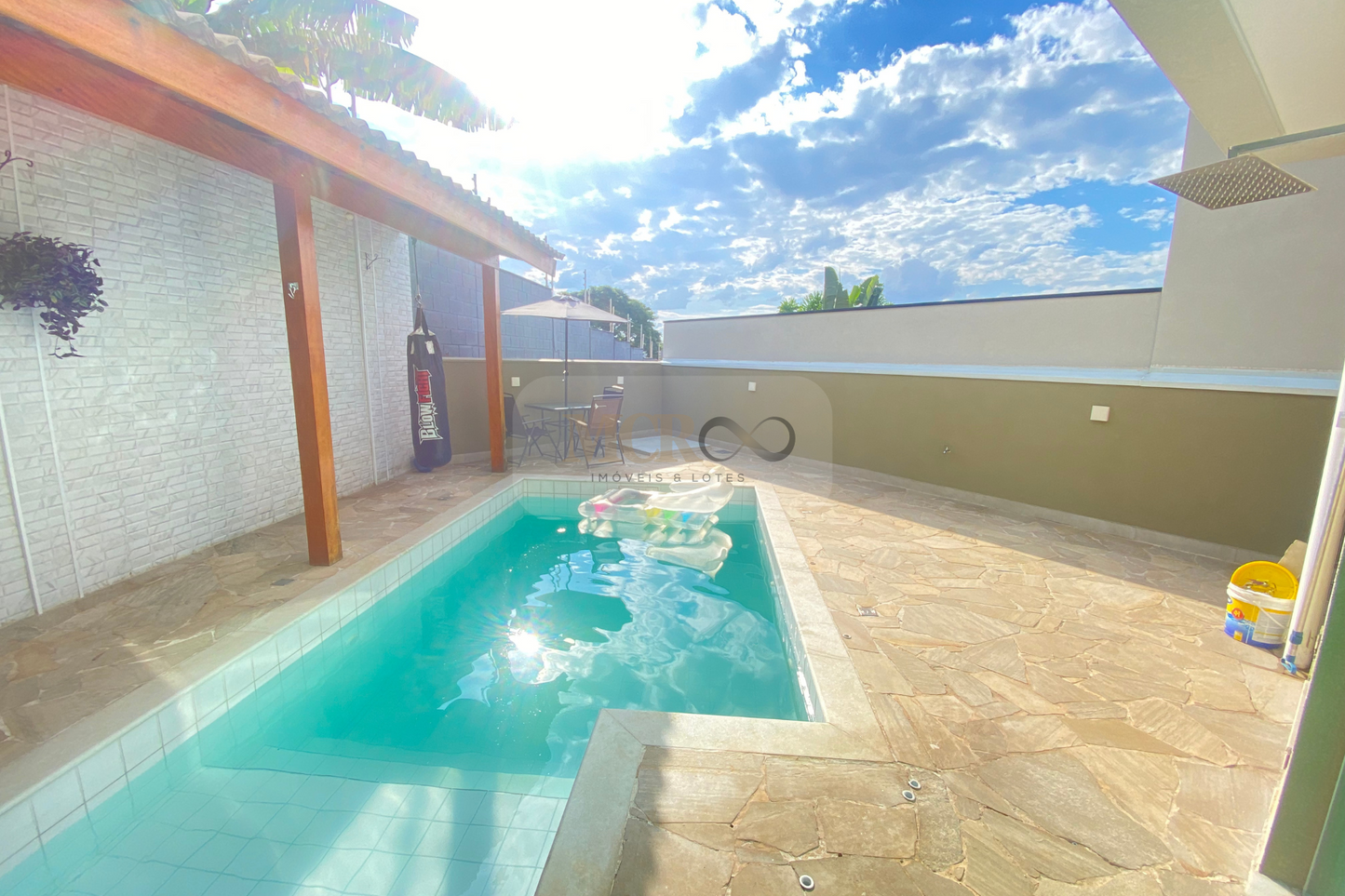 Sobrado em Condomínio com piscina - Vila do Sol Valinhos - SP