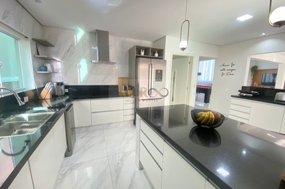 Sobrado em Condomínio com piscina - Vila do Sol Valinhos - SP