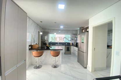 Sobrado em Condomínio com piscina - Vila do Sol Valinhos - SP