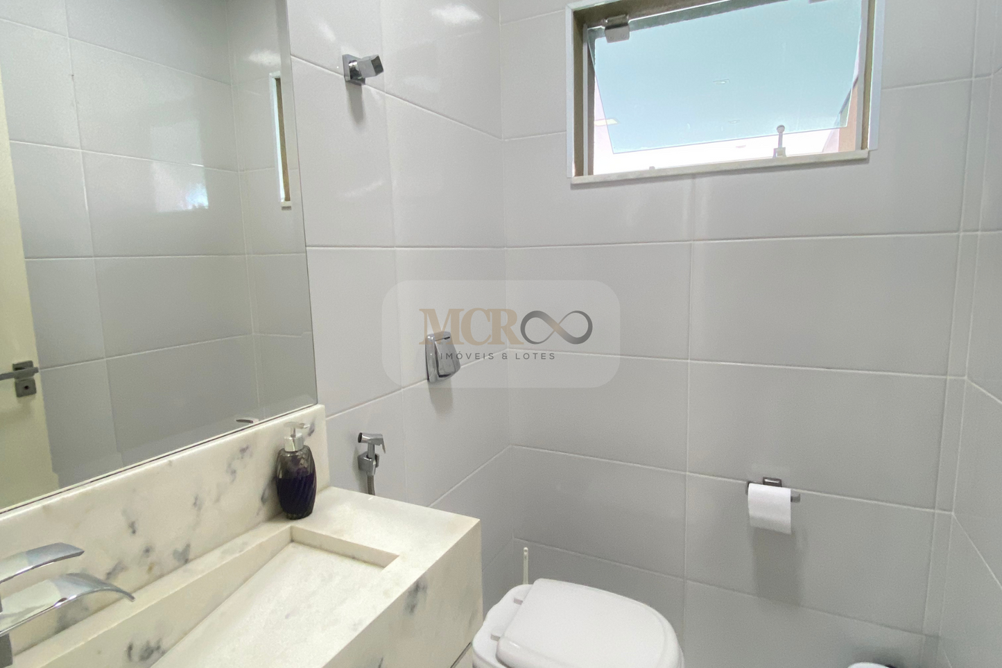 Sobrado em Condomínio com piscina - Vila do Sol Valinhos - SP