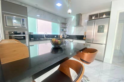 Sobrado em Condomínio com piscina - Vila do Sol Valinhos - SP