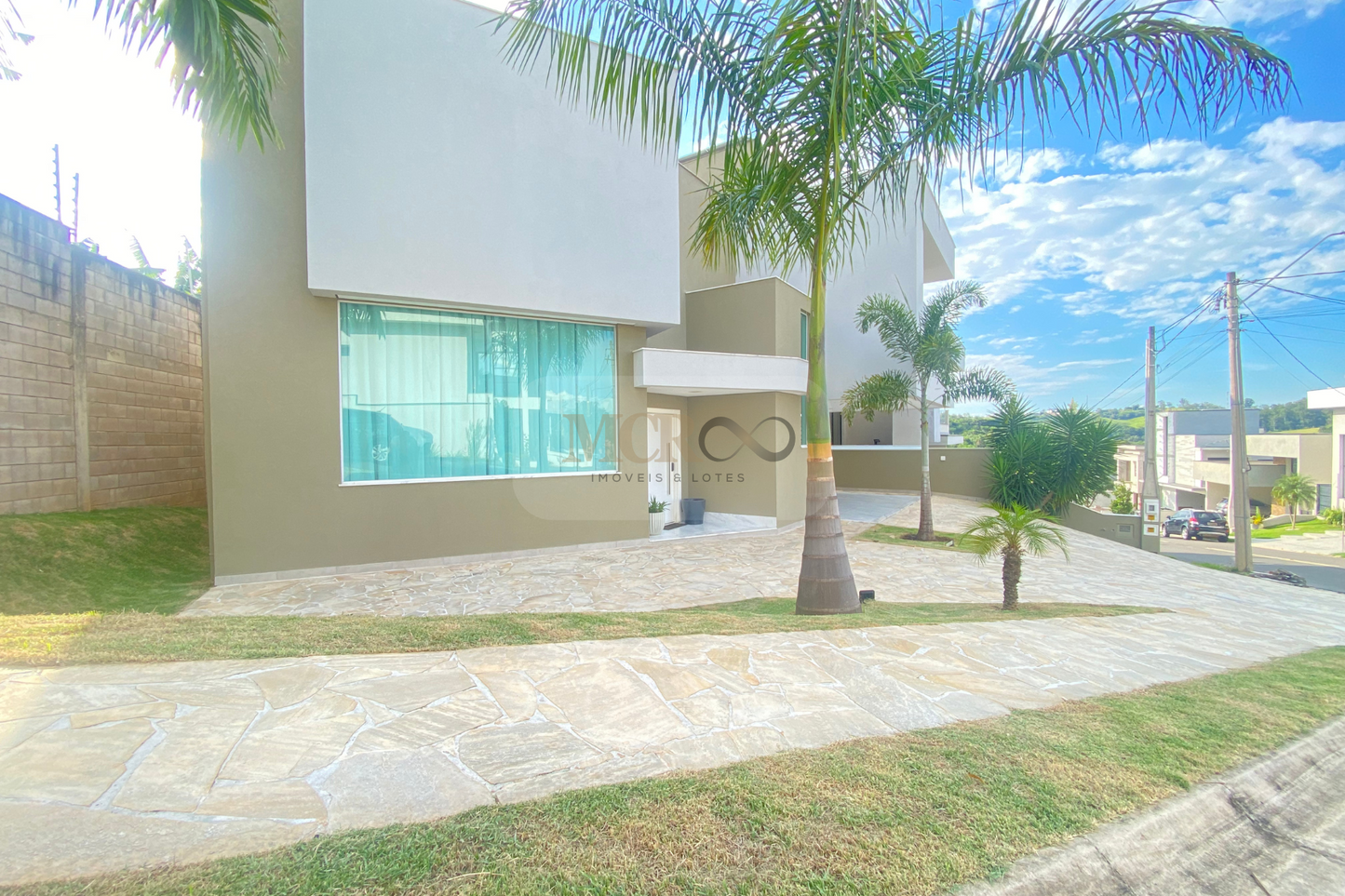 Sobrado em Condomínio com piscina - Vila do Sol Valinhos - SP