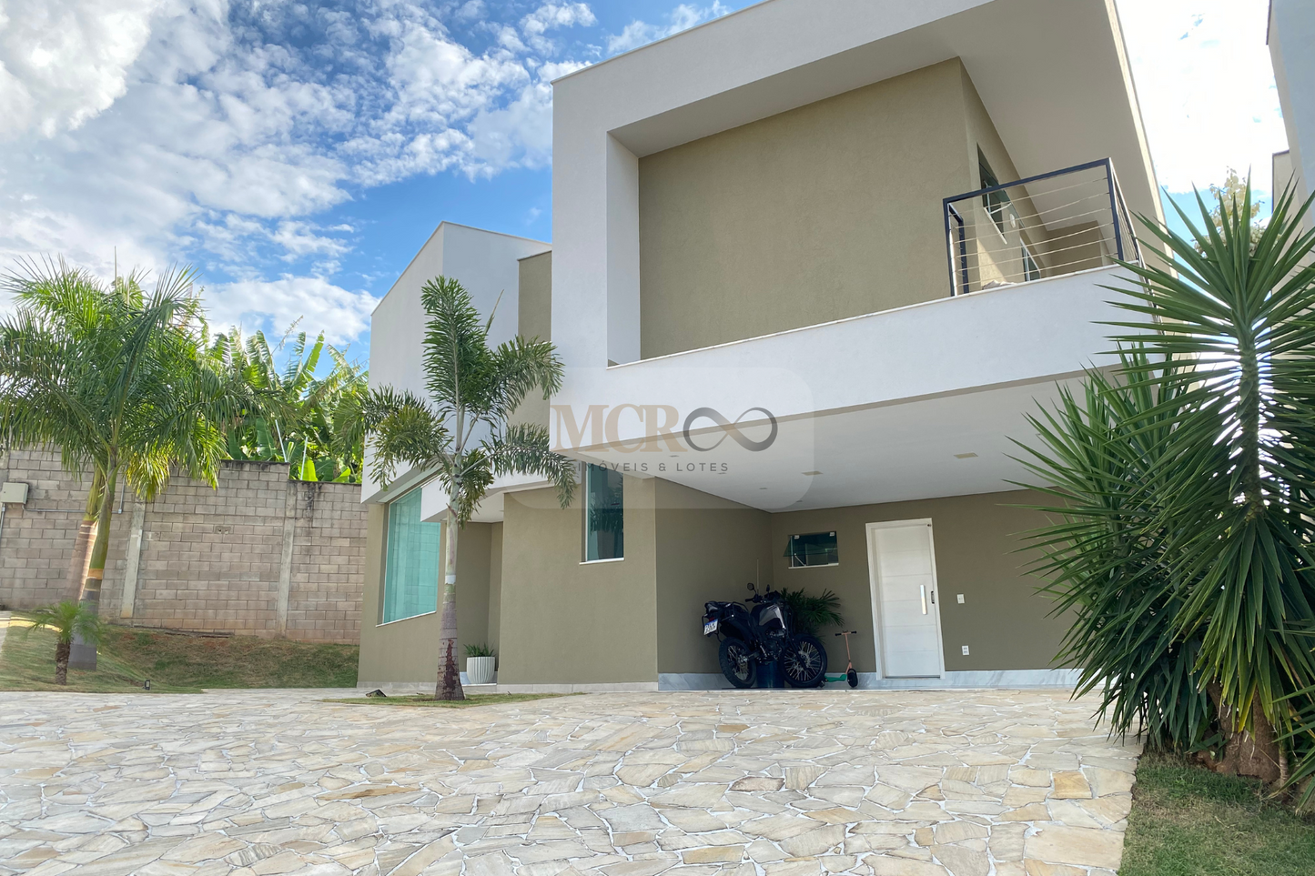 Sobrado em Condomínio com piscina - Vila do Sol Valinhos - SP