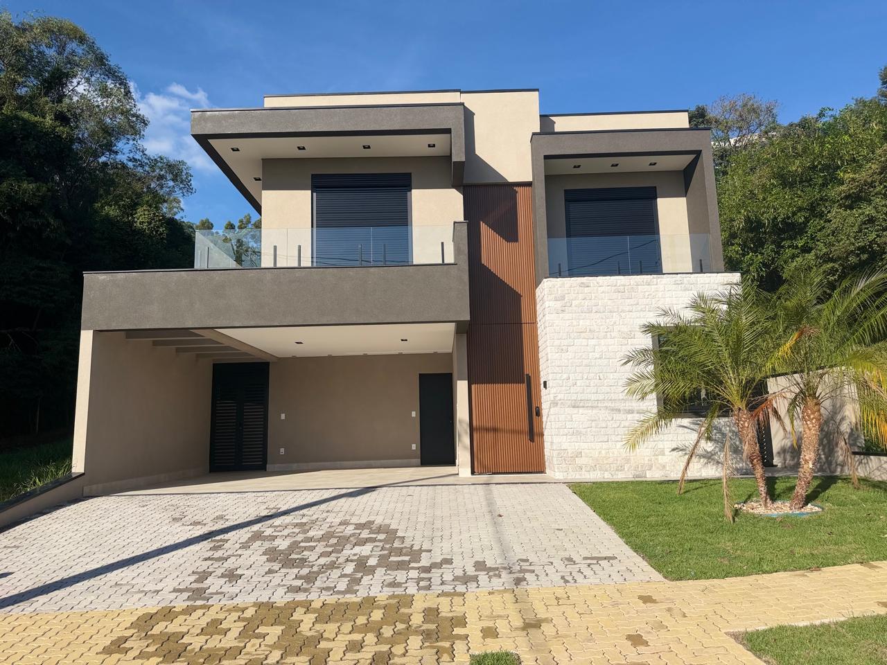 Sobrado Alto Padrão em Louveira