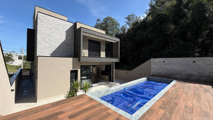 Sobrado Alto Padrão em Louveira