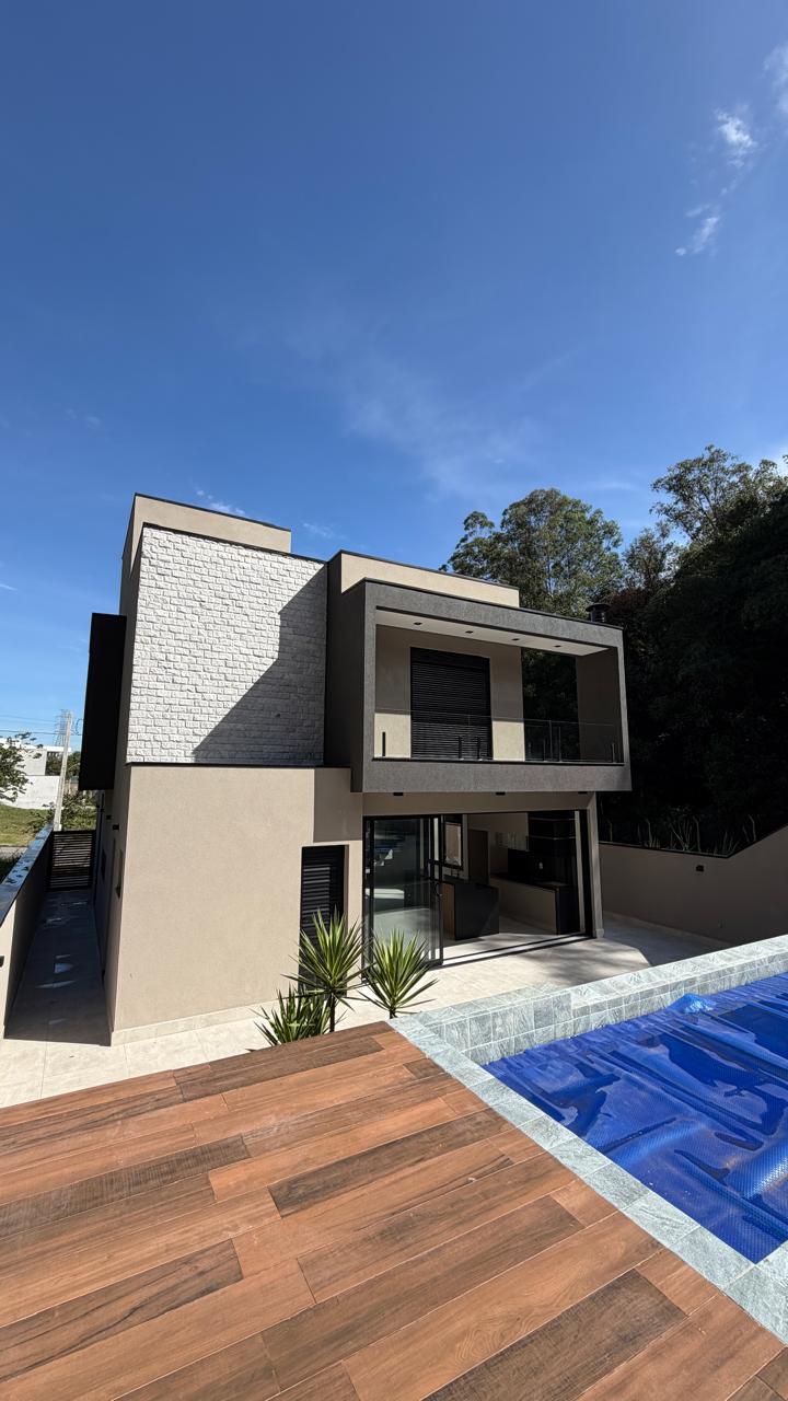 Sobrado Alto Padrão em Louveira