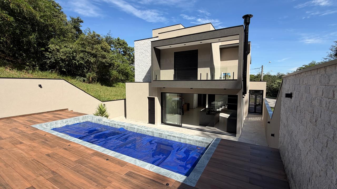 Sobrado Alto Padrão em Louveira
