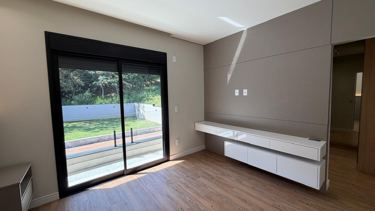 Sobrado Alto Padrão em Louveira