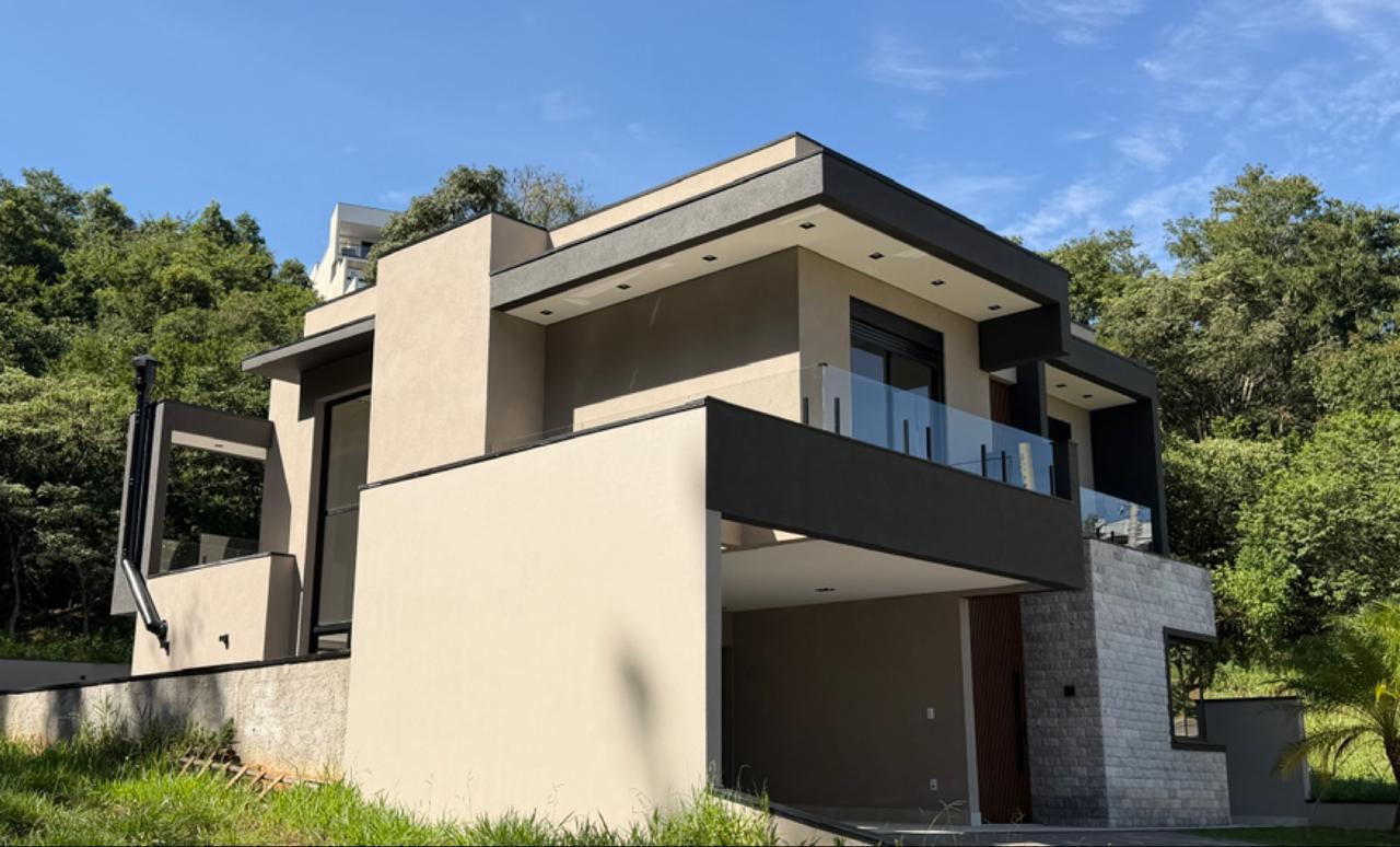 Sobrado Alto Padrão em Louveira