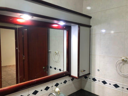 Casa Térrea com Edícula à Venda  em Valinhos