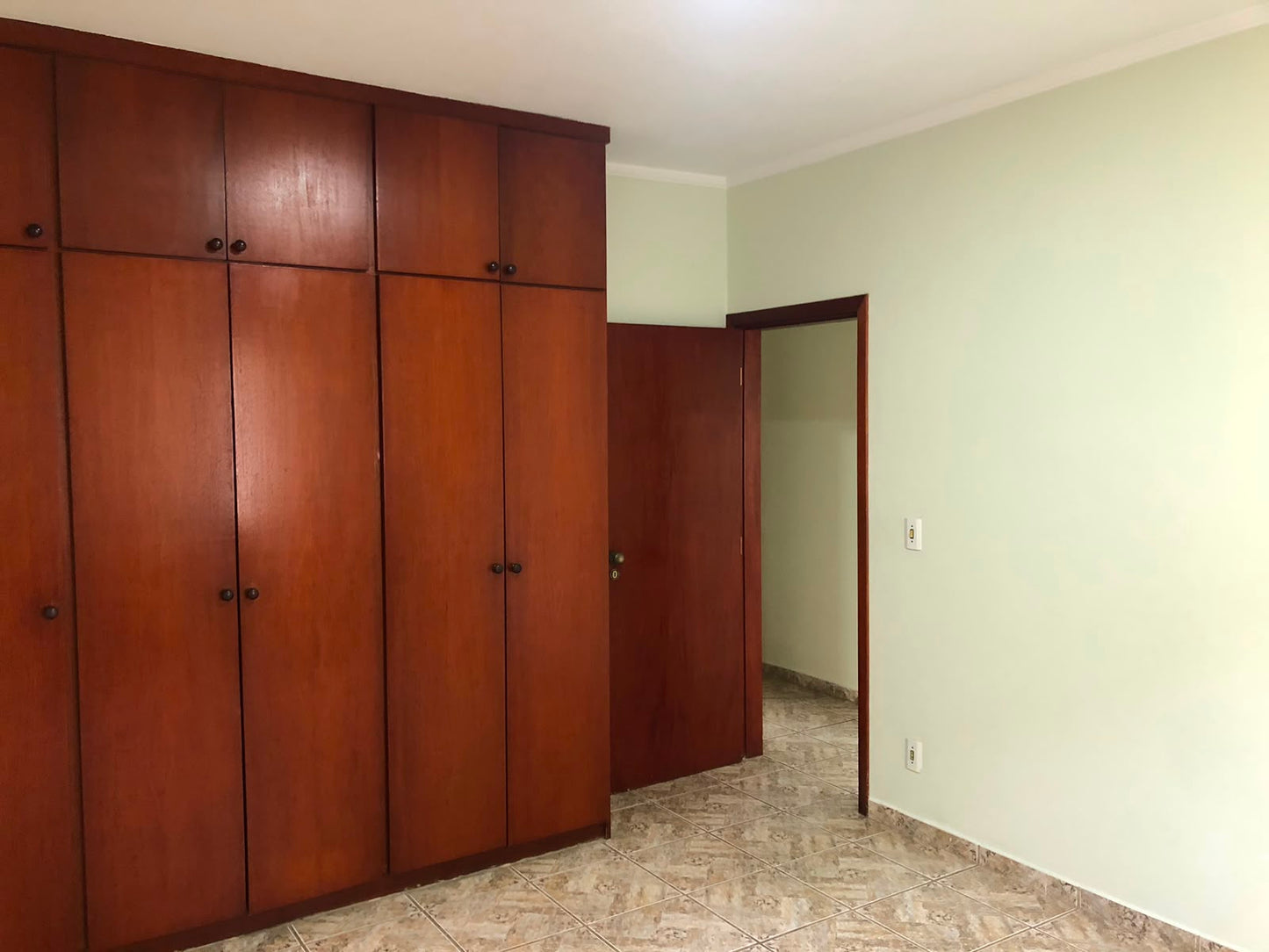 Casa Térrea com Edícula à Venda  em Valinhos