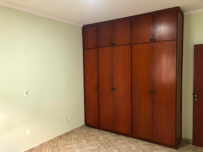 Casa Térrea com Edícula à Venda  em Valinhos