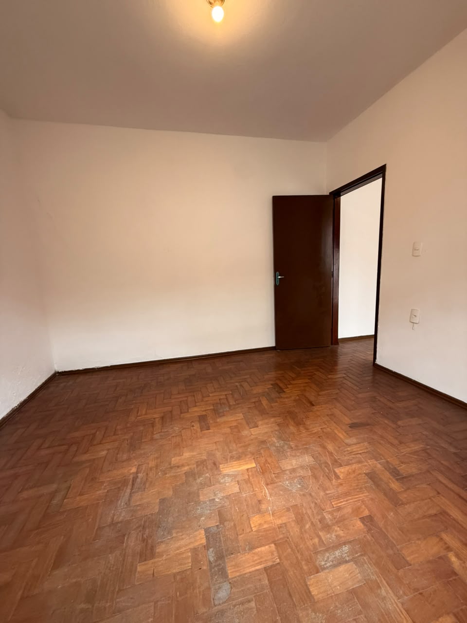 Casa de Fundo para Locação no Centro - 1 Dormitório | Pacote R$ 1.450