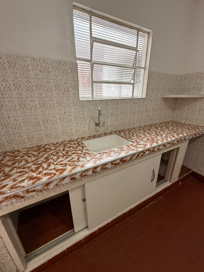 Casa de Fundo para Locação no Centro - 1 Dormitório | Pacote R$ 1.450