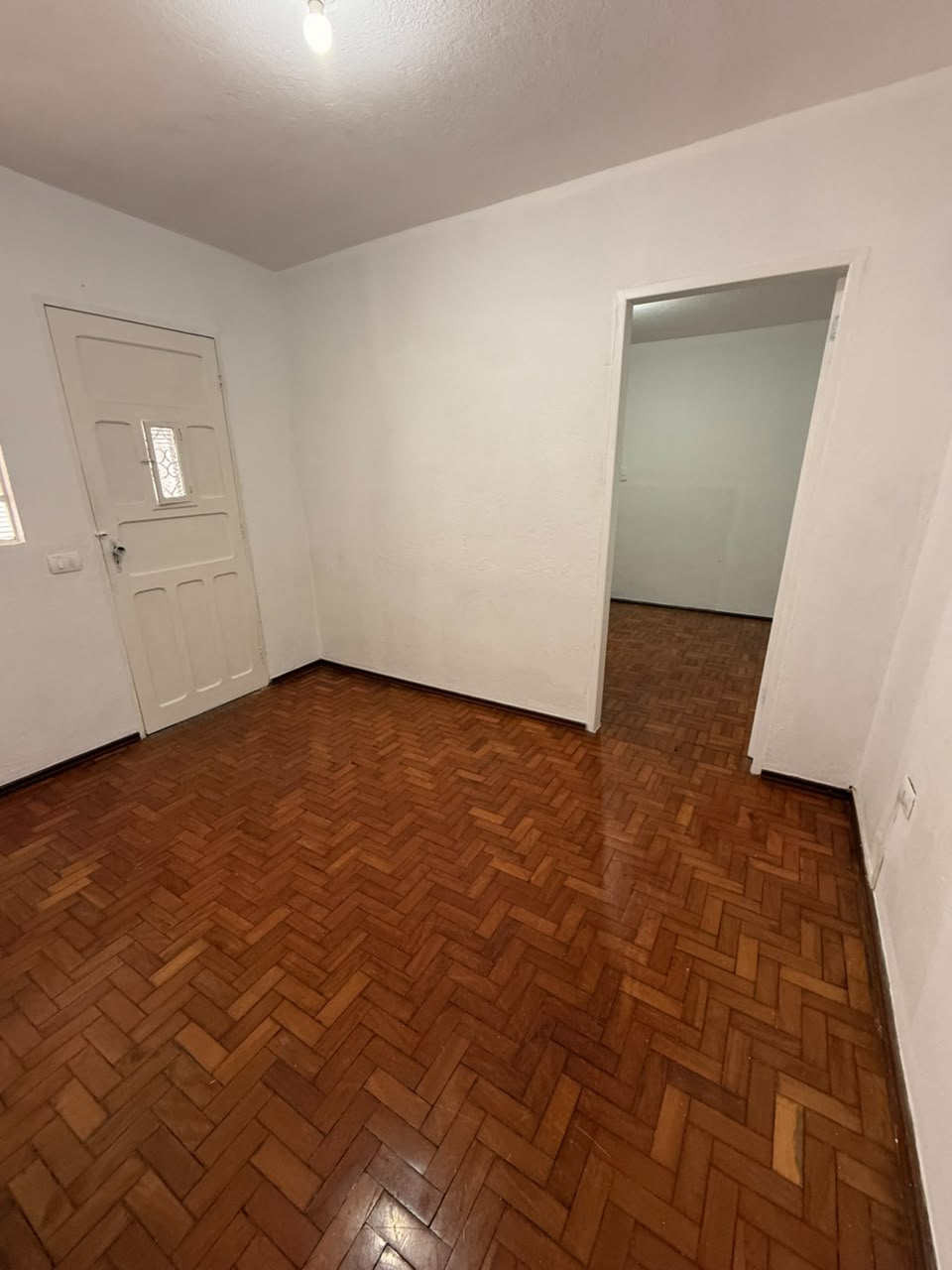Casa de Fundo para Locação no Centro - 1 Dormitório | Pacote R$ 1.450