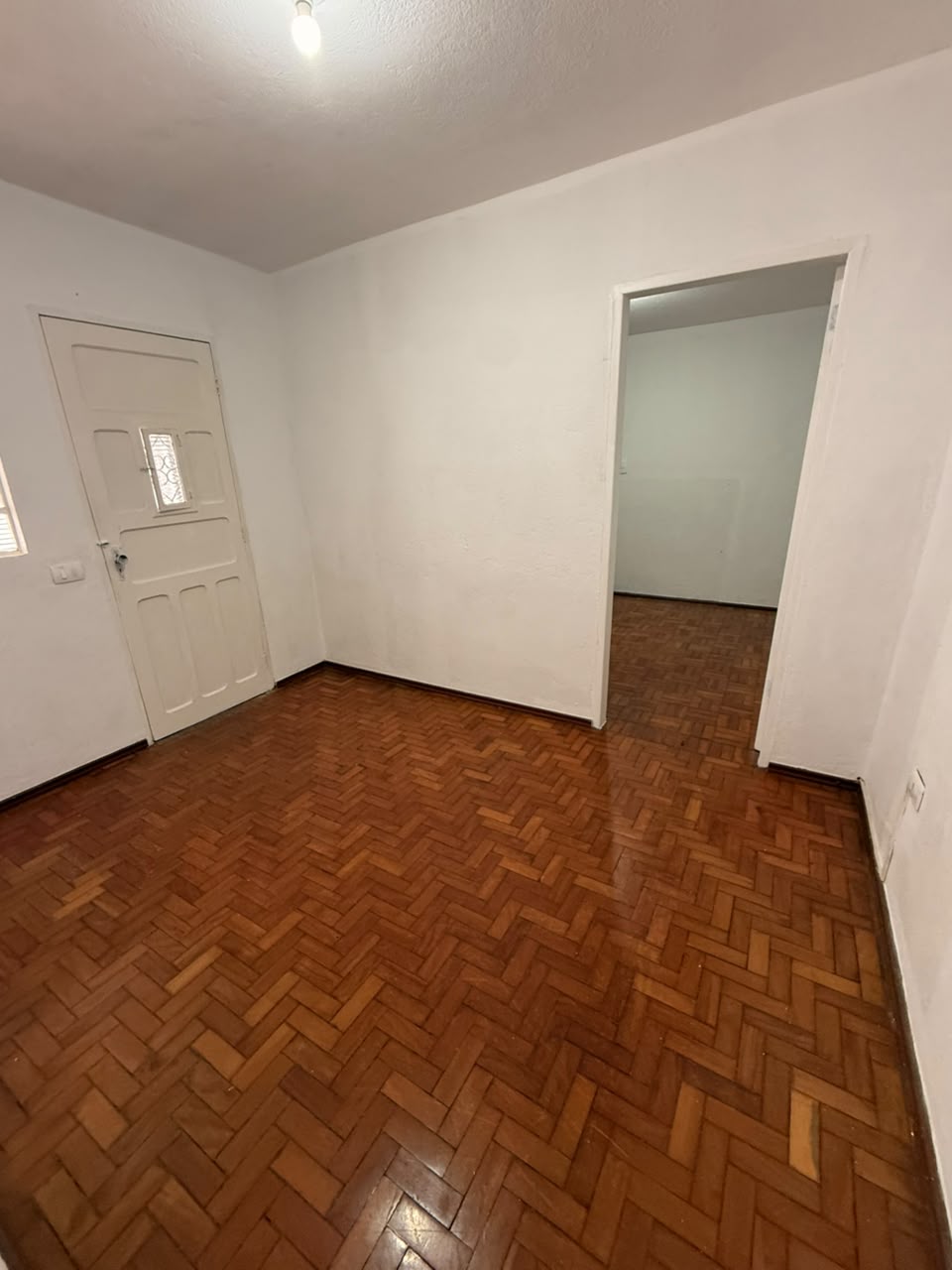 Casa de Fundo para Locação no Centro - 1 Dormitório | Pacote R$ 1.450