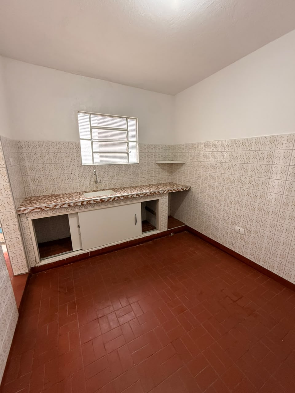 Casa de Fundo para Locação no Centro - 1 Dormitório | Pacote R$ 1.450