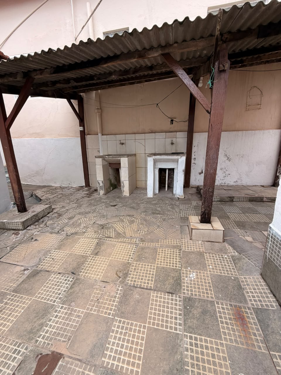 Casa de Fundo para Locação no Centro - 1 Dormitório | Pacote R$ 1.450