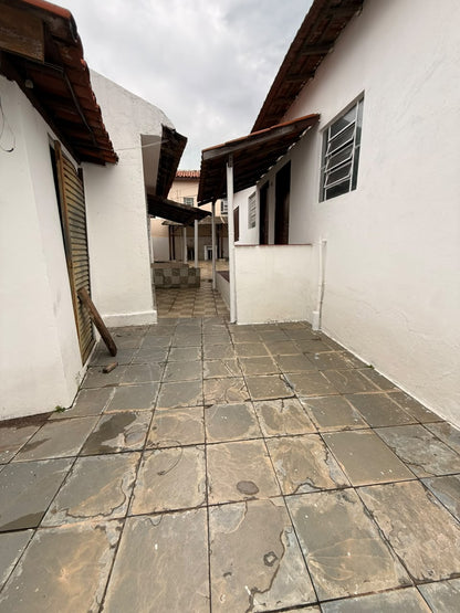 Casa de Fundo para Locação no Centro - 1 Dormitório | Pacote R$ 1.450